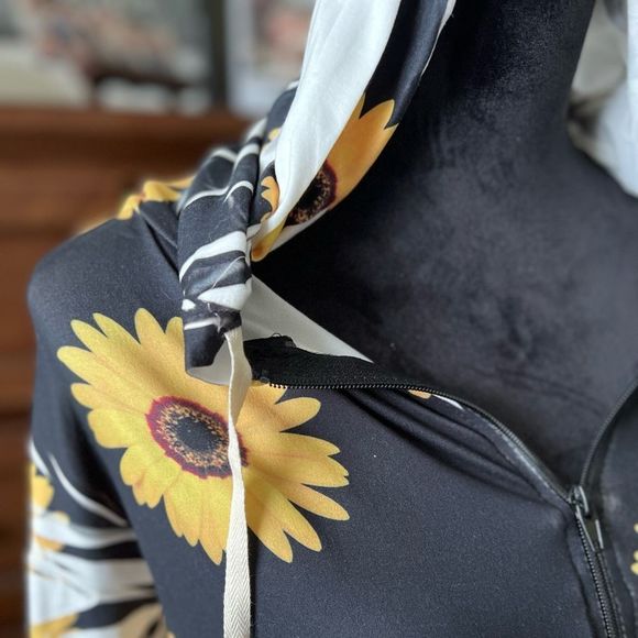 Sunflower Zip-Up Hoodie - Picture 6 of 7